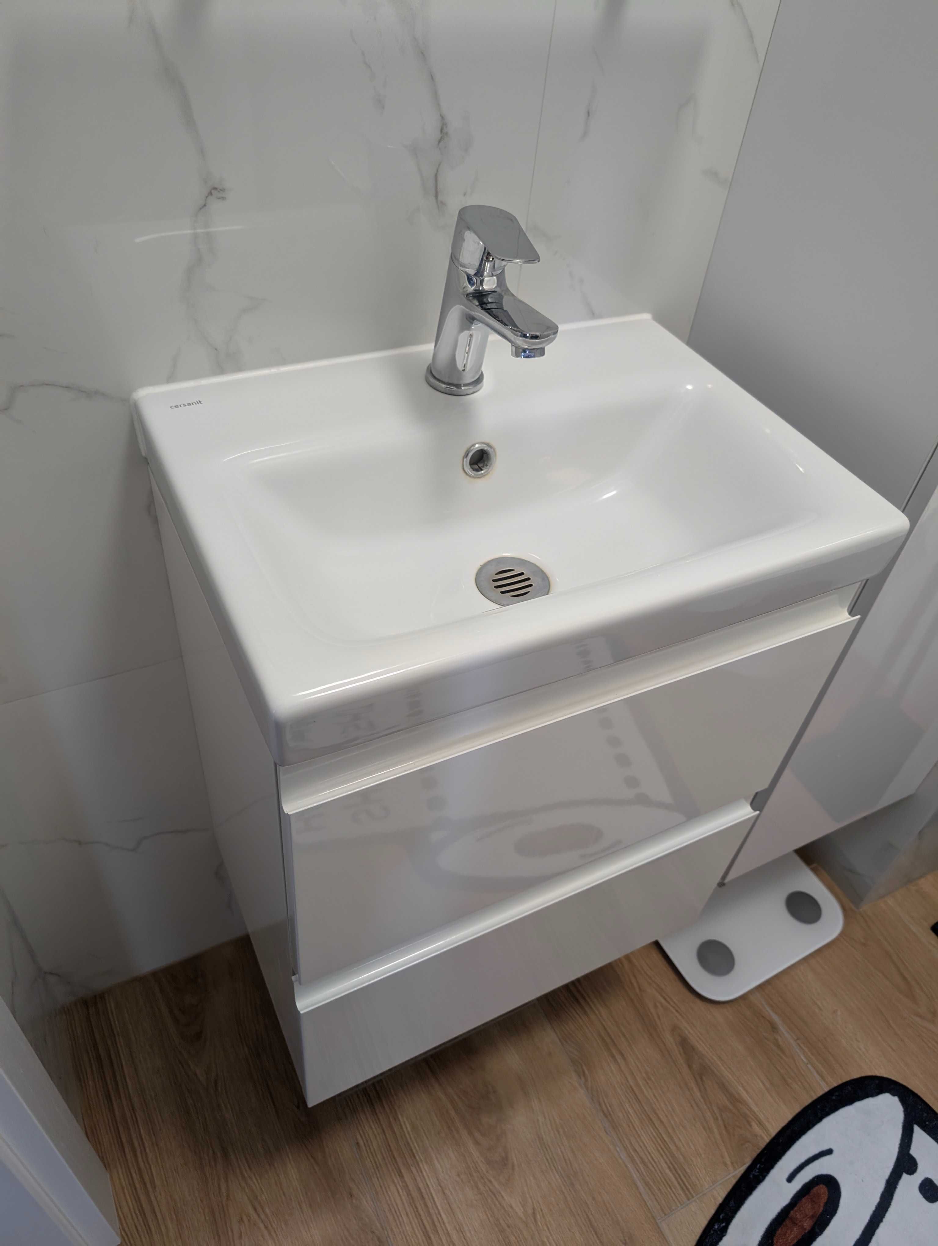 Zestaw do łazienki - szafka pod umywalkę z baterią i akcesoriami