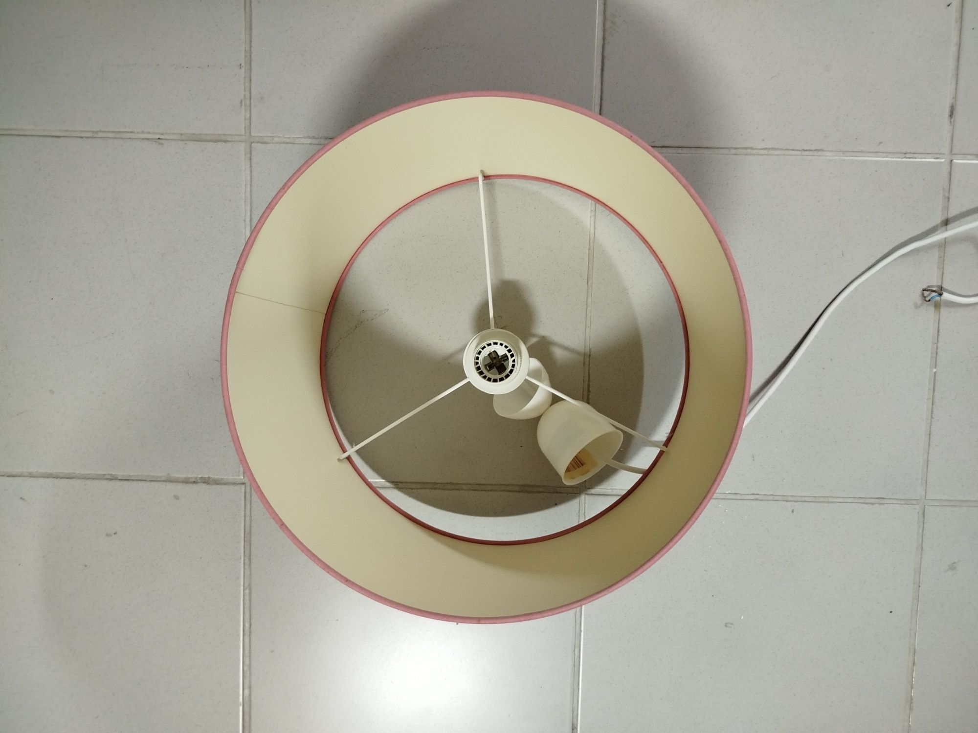 Conjunto de candeeiro de teto e de mesa de cabeçeira