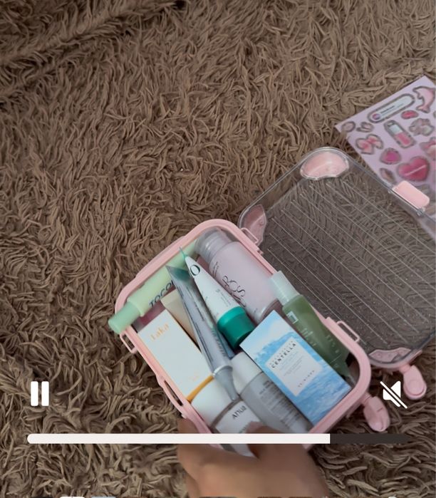 Zestaw miniaturek koreańskich kosmetyków na podróż(testowania)