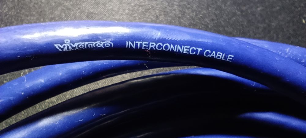 HDMI кабель довжиною 5,5 м.