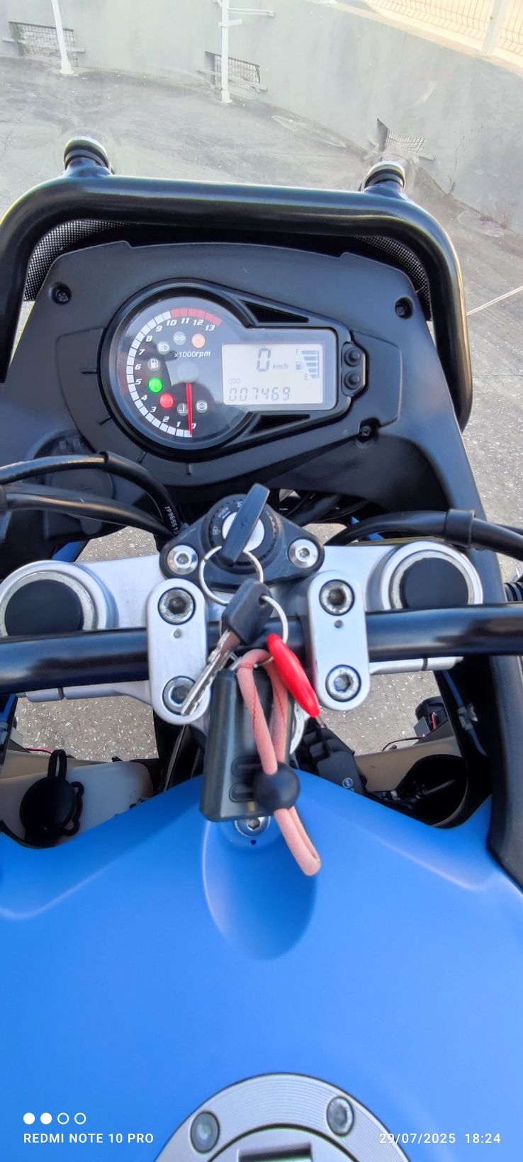 Moto trail UM DSR ADVENTURE