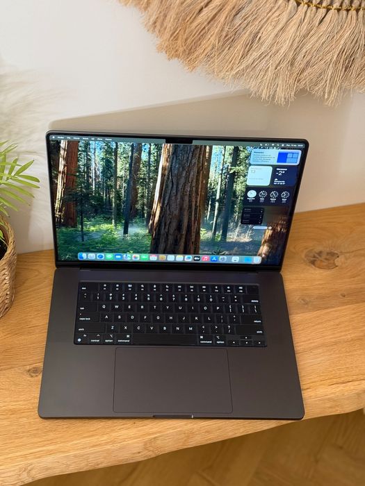 Apple MacBook Pro 16” M3 Max / 48GB RAM / 1TB SSD / Gwiezdna Czerń