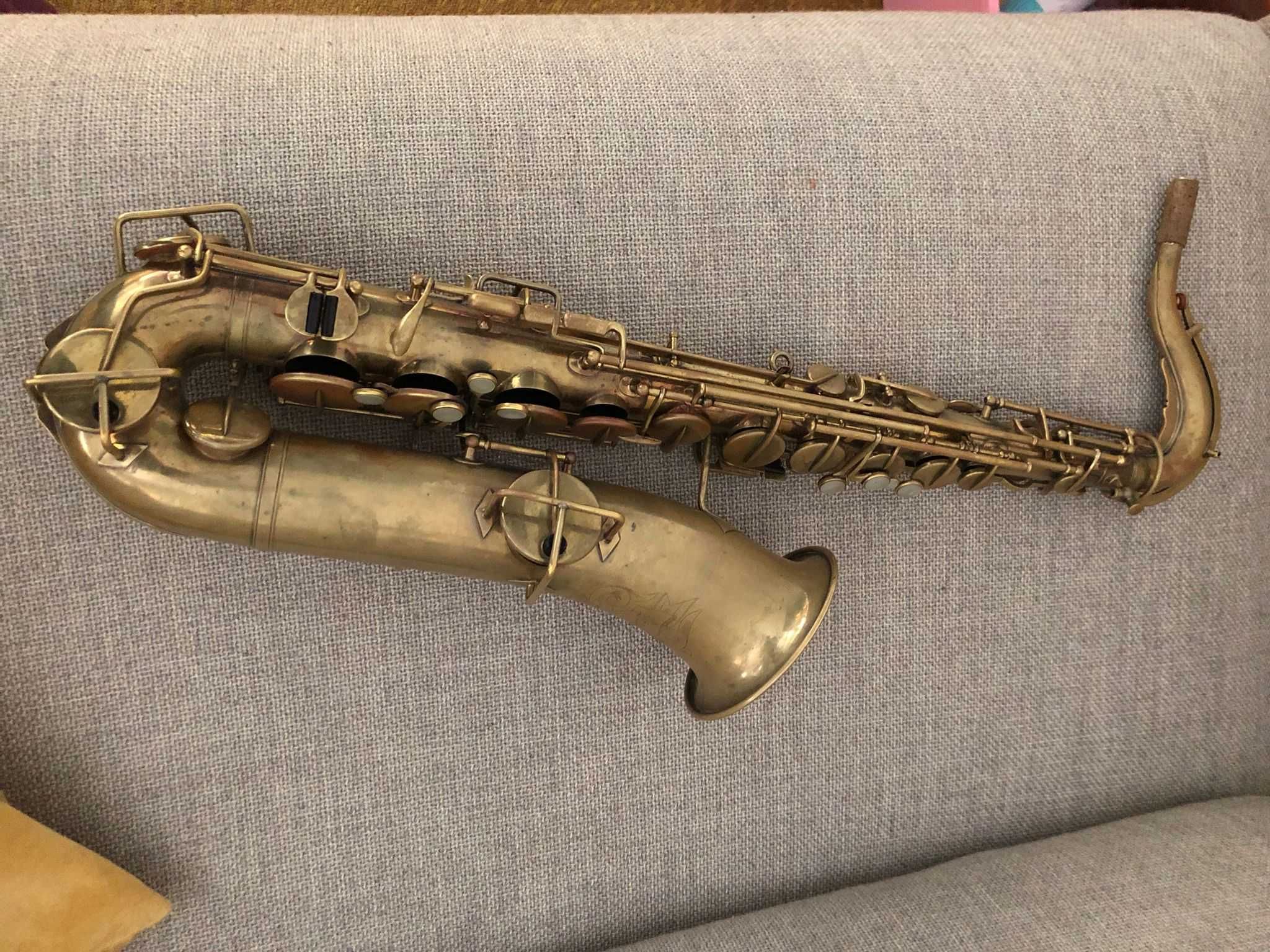 Saxo tenor em c melódico