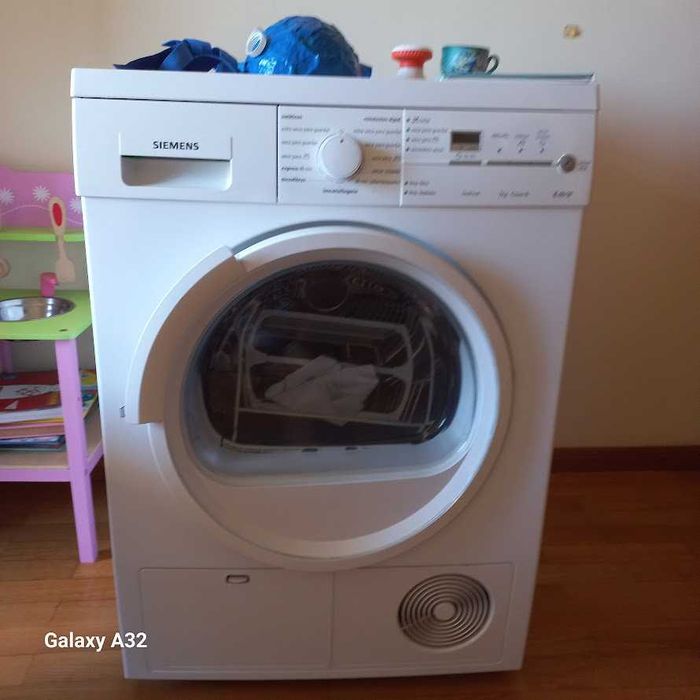 Máquina de secar roupa Siemens modelo IQ 500 (WT46E3F3EE/24)
