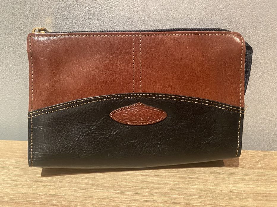 Bolsa em pele genuina com fecho