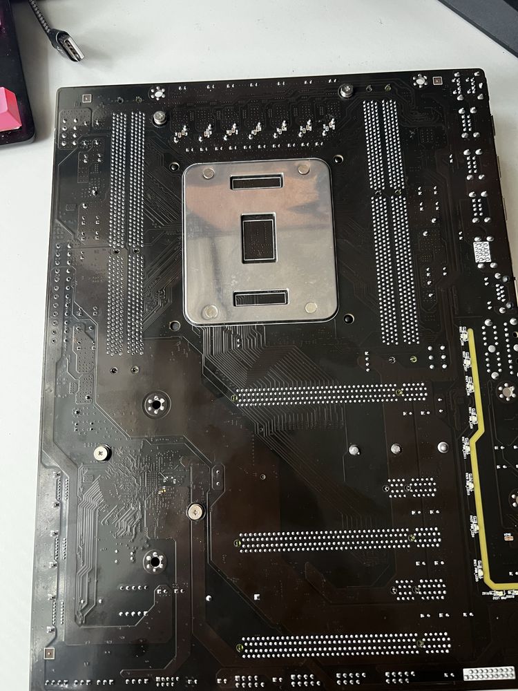 Intel Xeon E5 1620 / i7 / i5 / i3 / X79 / LGA2011 – Tani mocny zestaw