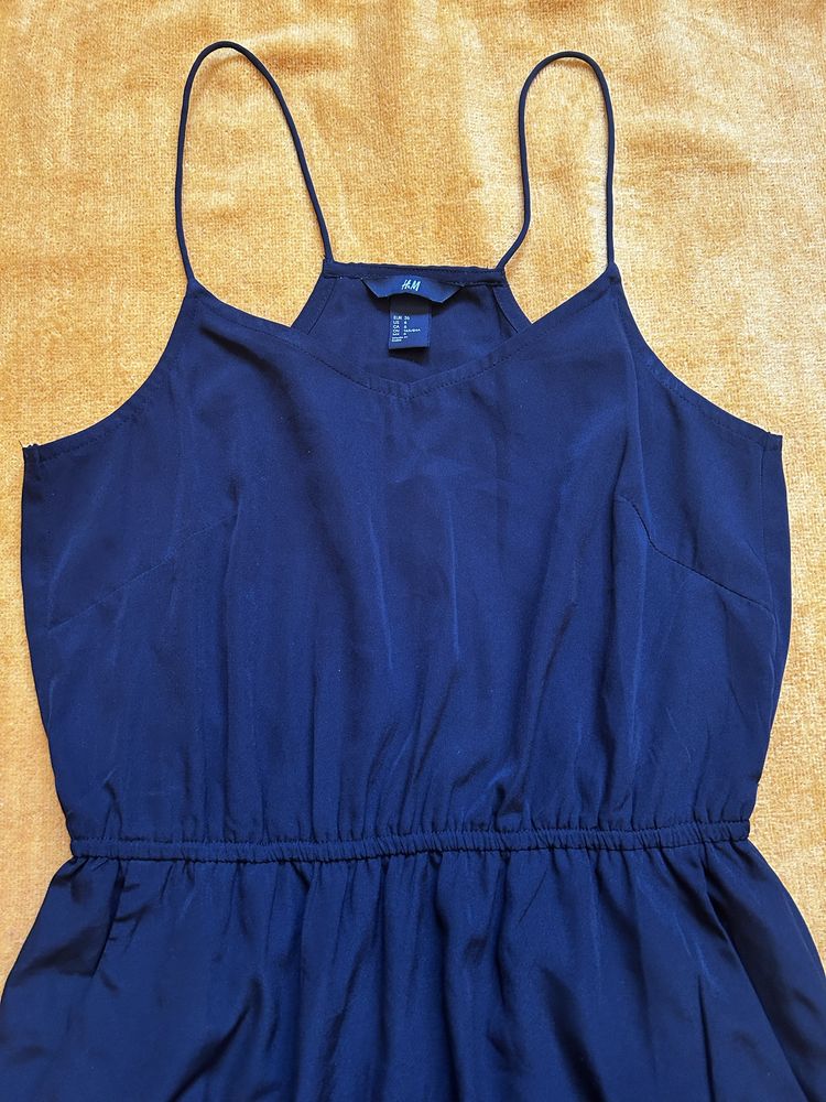 Vestido evasé de alças finas da H&M. Novo