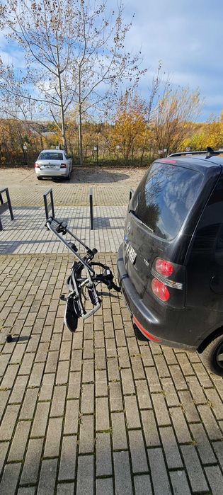 Bagażnik Thule na dwa rowery, uchylny.