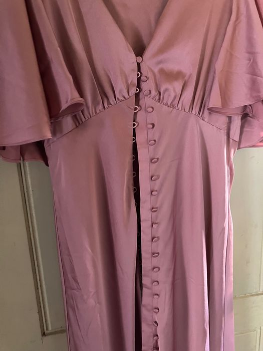 Vestido de cerimónia em cetim rosa