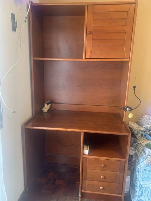 Secretária com estante
