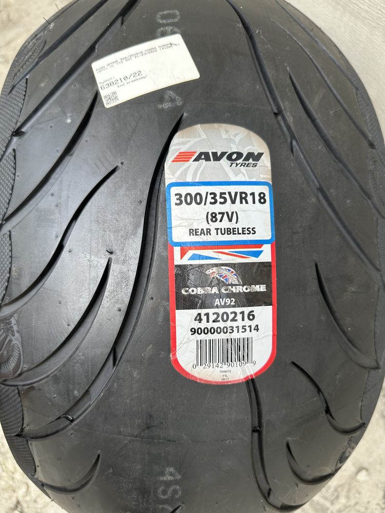 300/35 R18 Avon Cobra Chrome