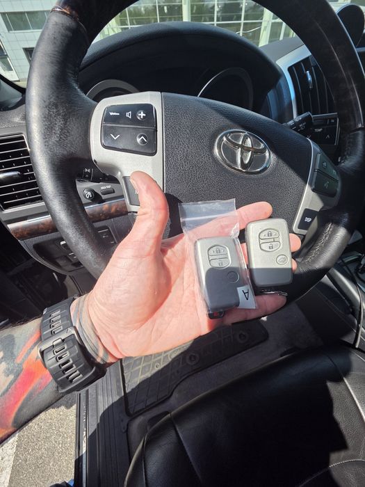 Програмування ключів Toyota RAV4 Venza Highlander Sequoia