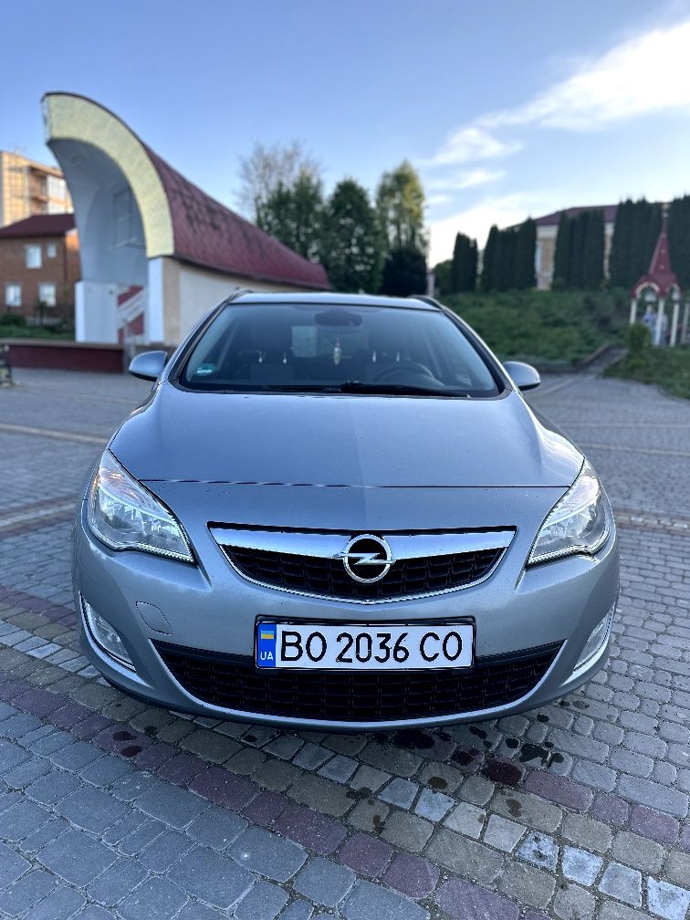 Продам opel astra j 2011 року 1.7 дизель