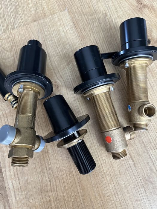 Omnires Y bateria wannowa 4-otworowa Y1232BL czarna