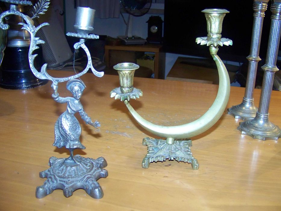 conjunto de cadelabros e pedestrais para velas