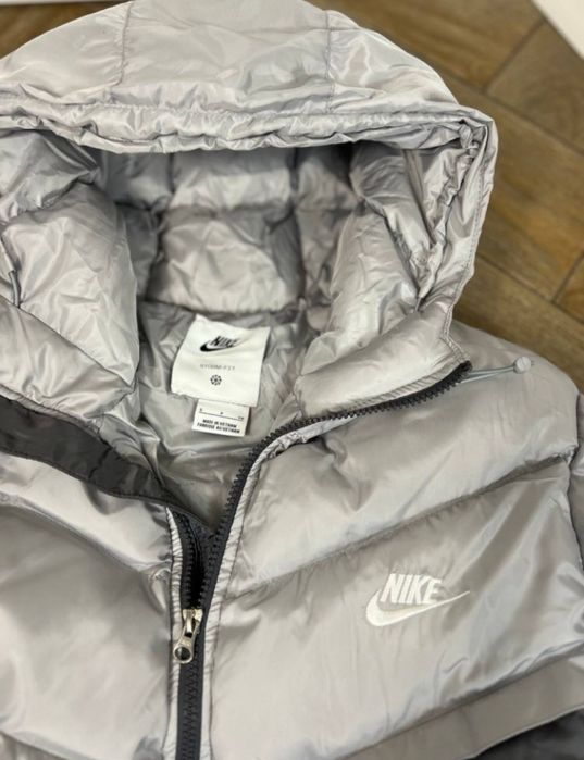 Курточка Nike storm fit