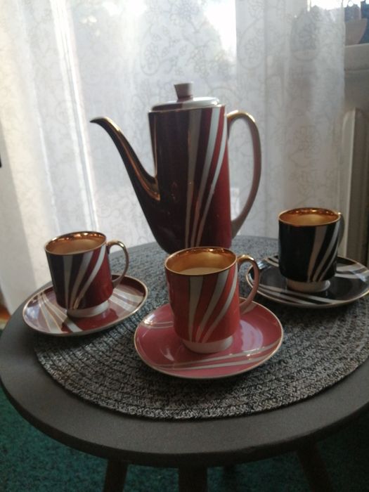 Ćmielów, serwis London