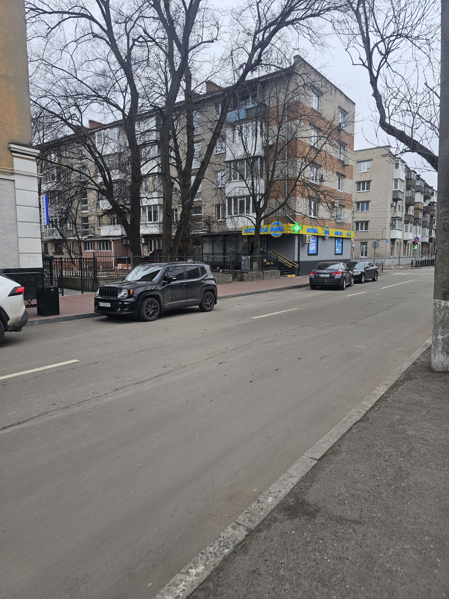 ПРОДАМ 3 комн на Соборной возле музея