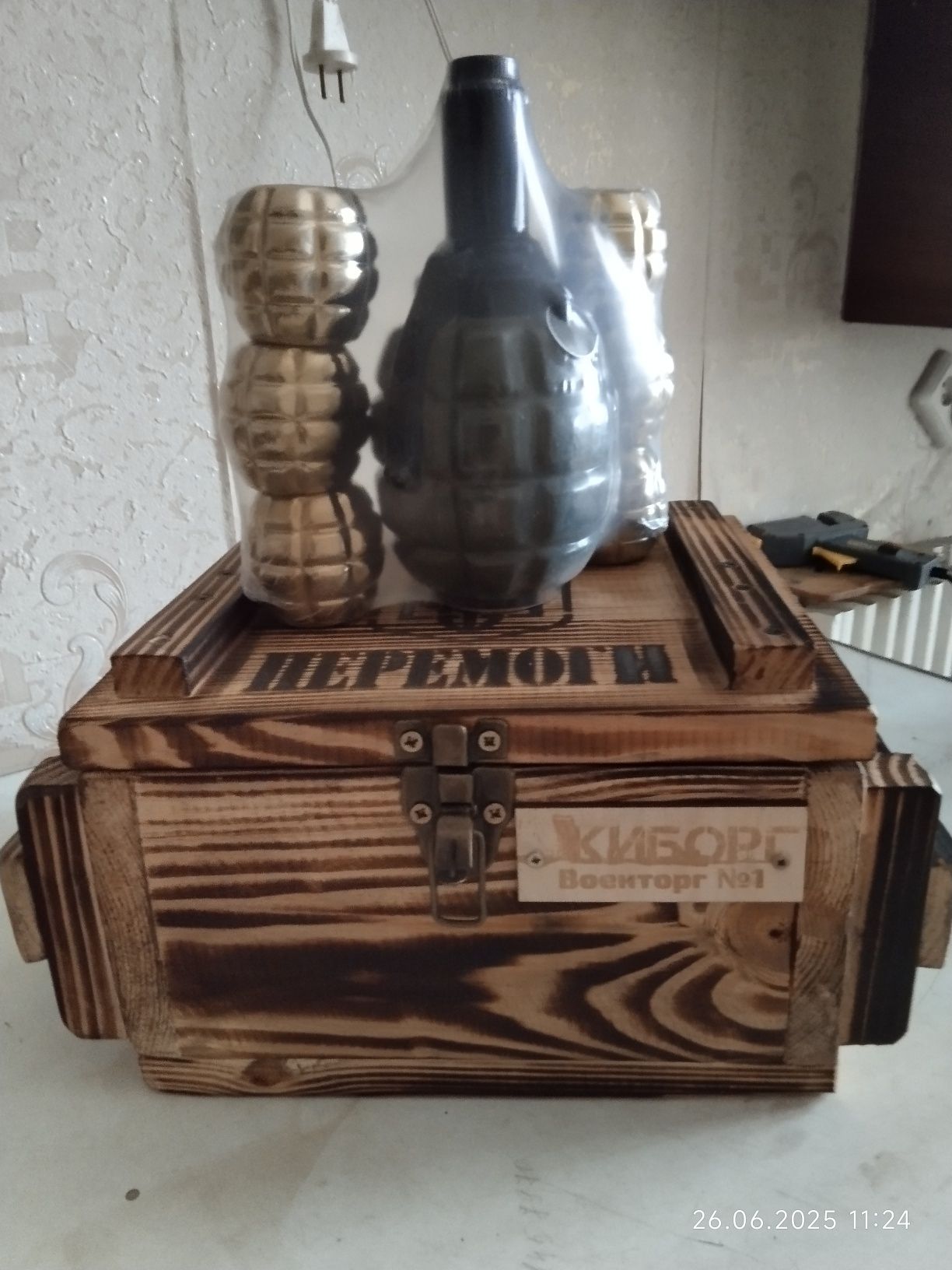 Подарочный набор для мужчины в кейсе из дерева