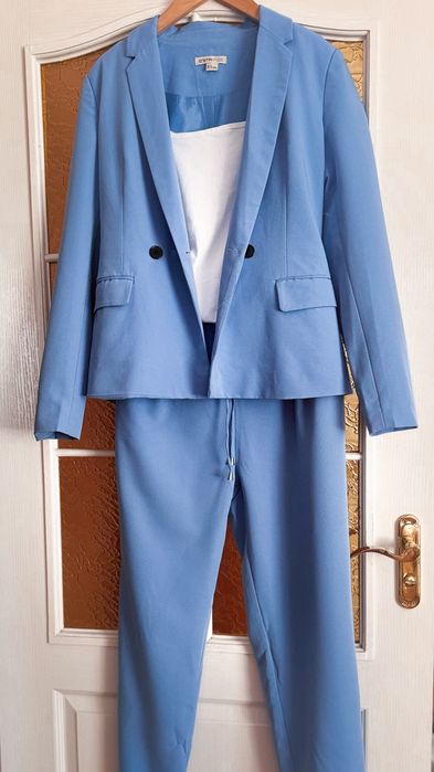 Продам костюм женский,пиджак и брюки !