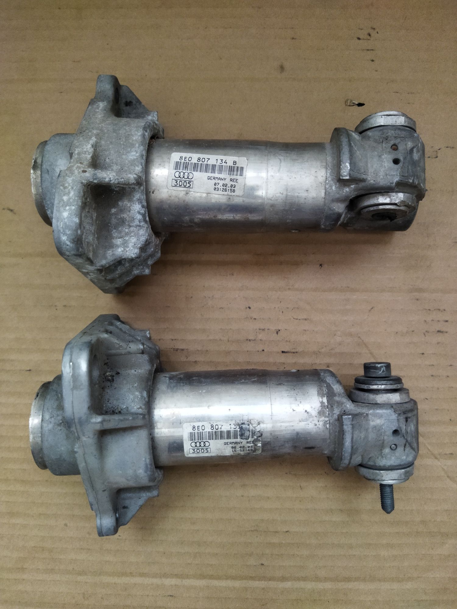 Кронштейн переднего бампера Audi A4 B6 2.5tdi 8E0807134B 8Е0807134В