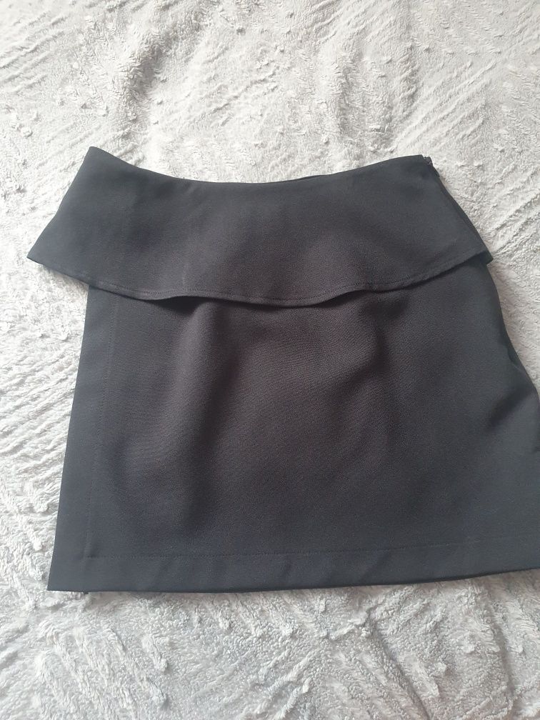 Czarna spódniczka mini