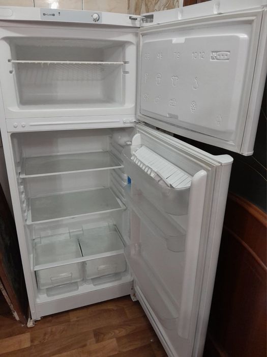 Indesit холодильник