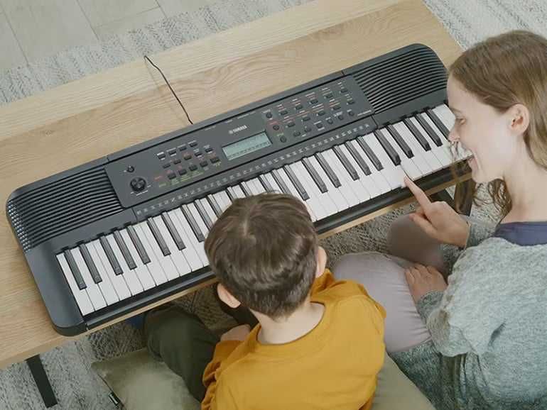 YAMAHA PSR E283 keyboard
