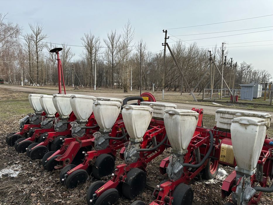 Сівалка пневматична VEGA-8 «Червона Зірка», 8 рядків, точного висіву