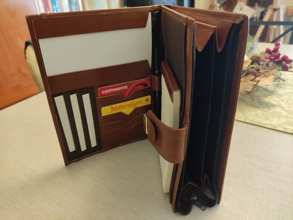 Bolsa em pele de boa qualidade