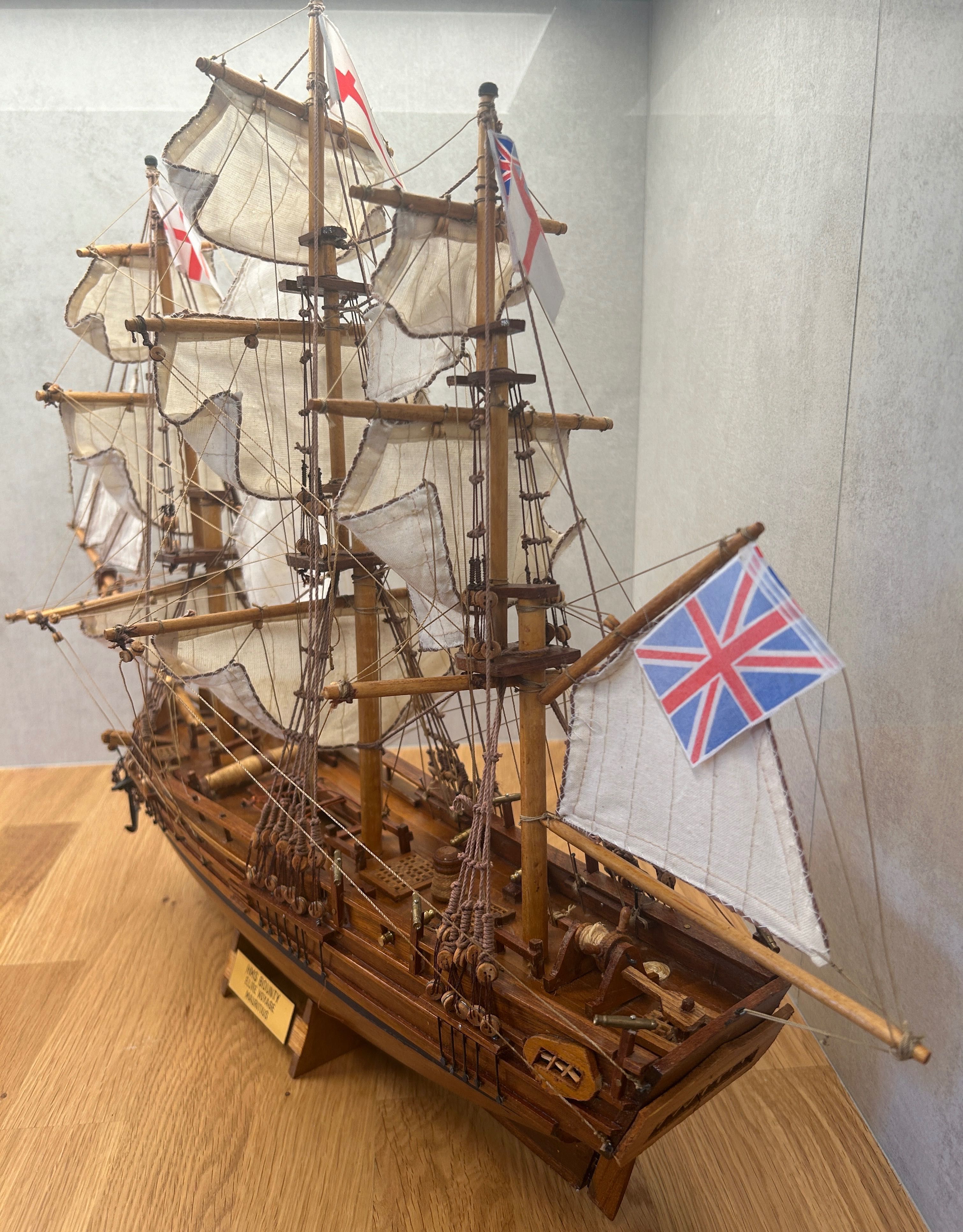 Drewniany model żaglowca HMS Bounty Elite Voyage