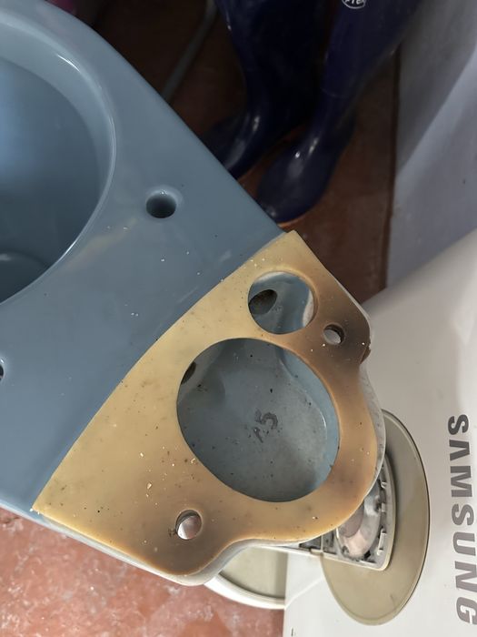 Продас унитаз старого образца