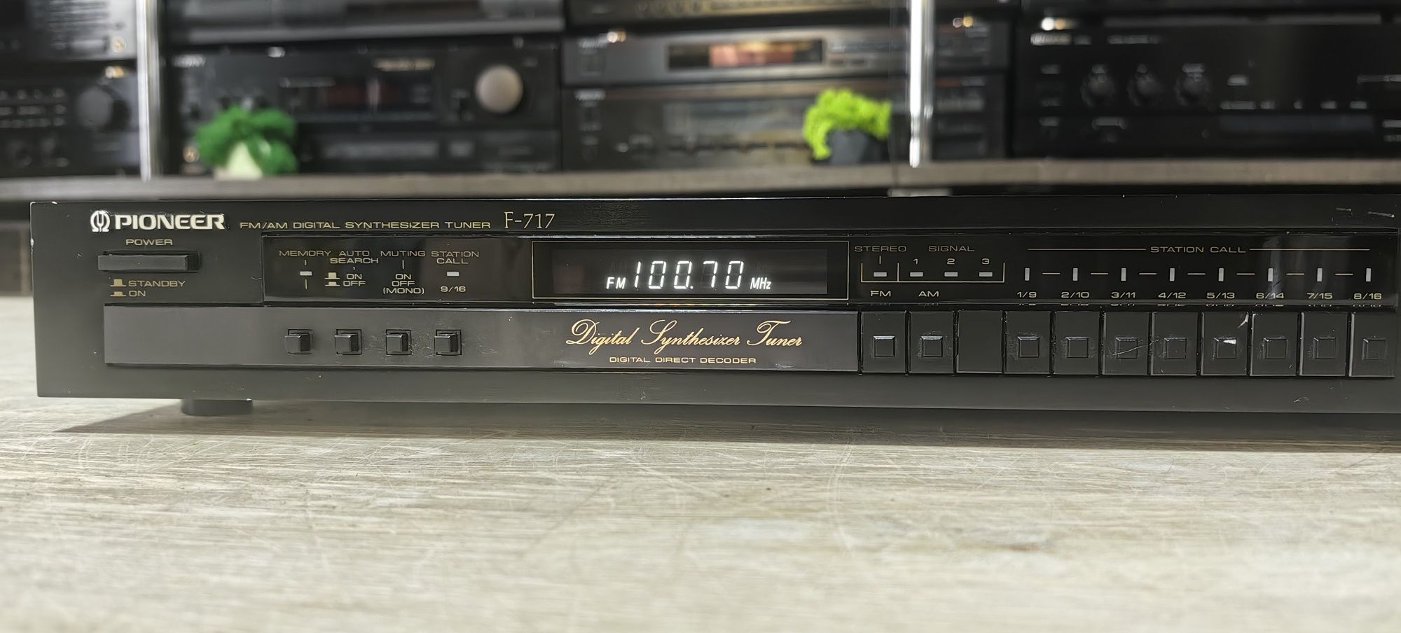 Тюнер Pioneer F-717