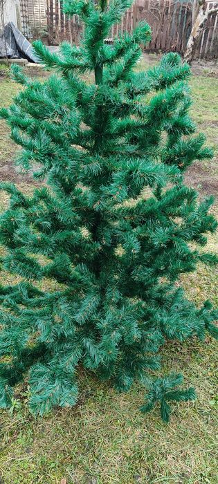 Штучна новорічна ялинка