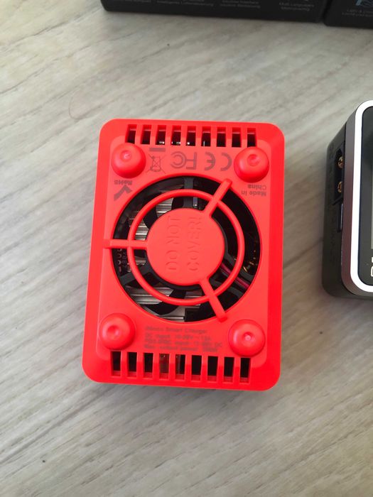 SKYRC b6neo, 200W 10A зарядне для дронів в збірок до 6S, є вхід TYPE-C