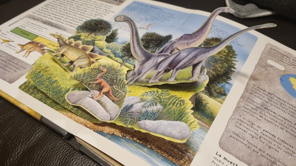 Livro Dinossauros desdobrável