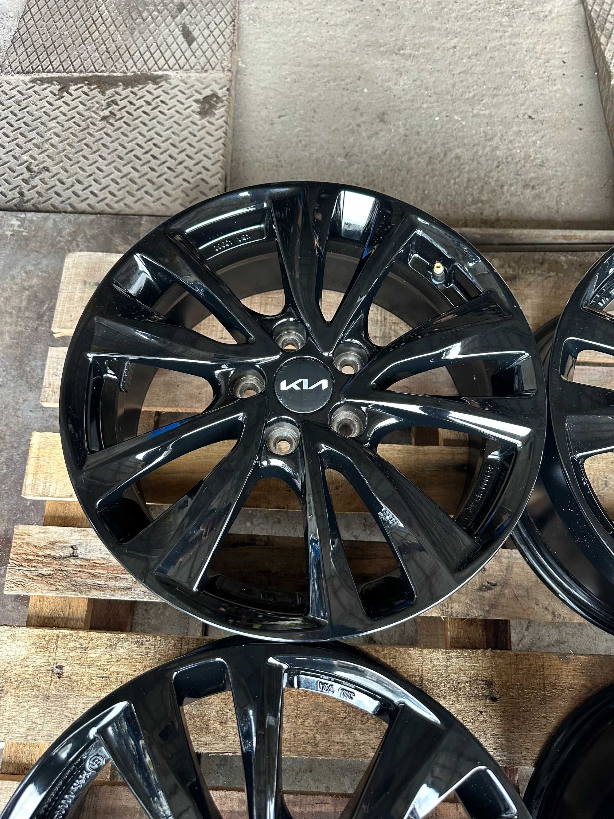 5x114,3 7j x 17" et50 KIA komplet alufelgi z czujnikami