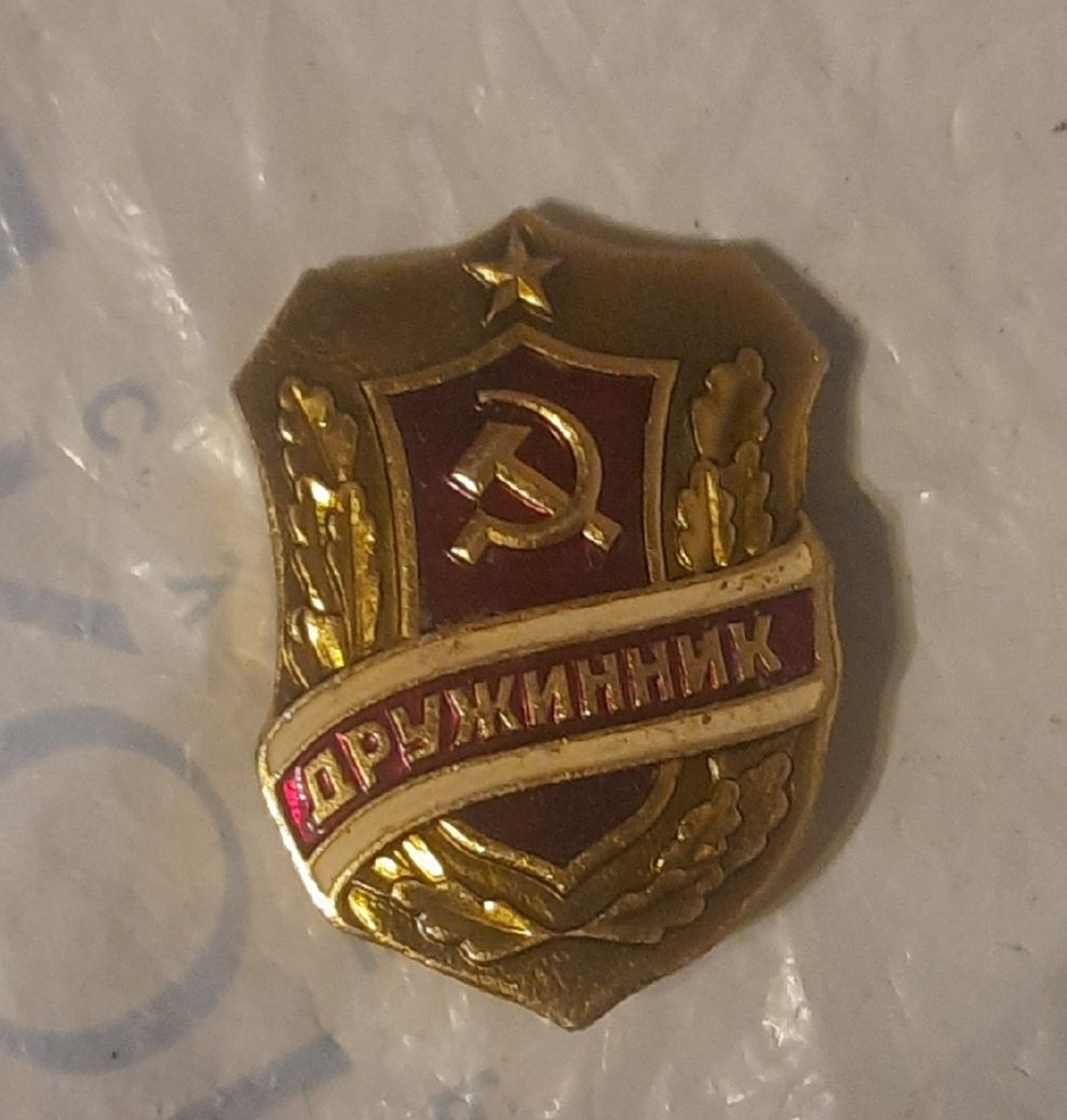 Чеканки,часы механические,значки СССР