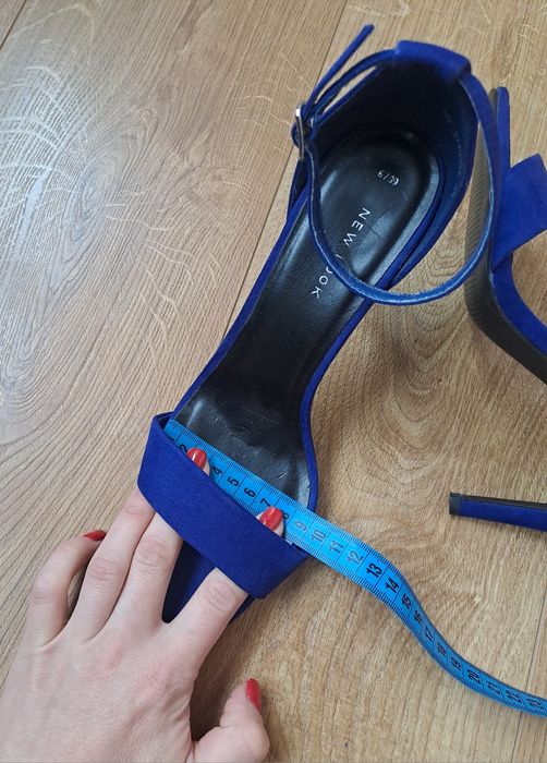 Синие нарядные босоножки на высоком каблуке