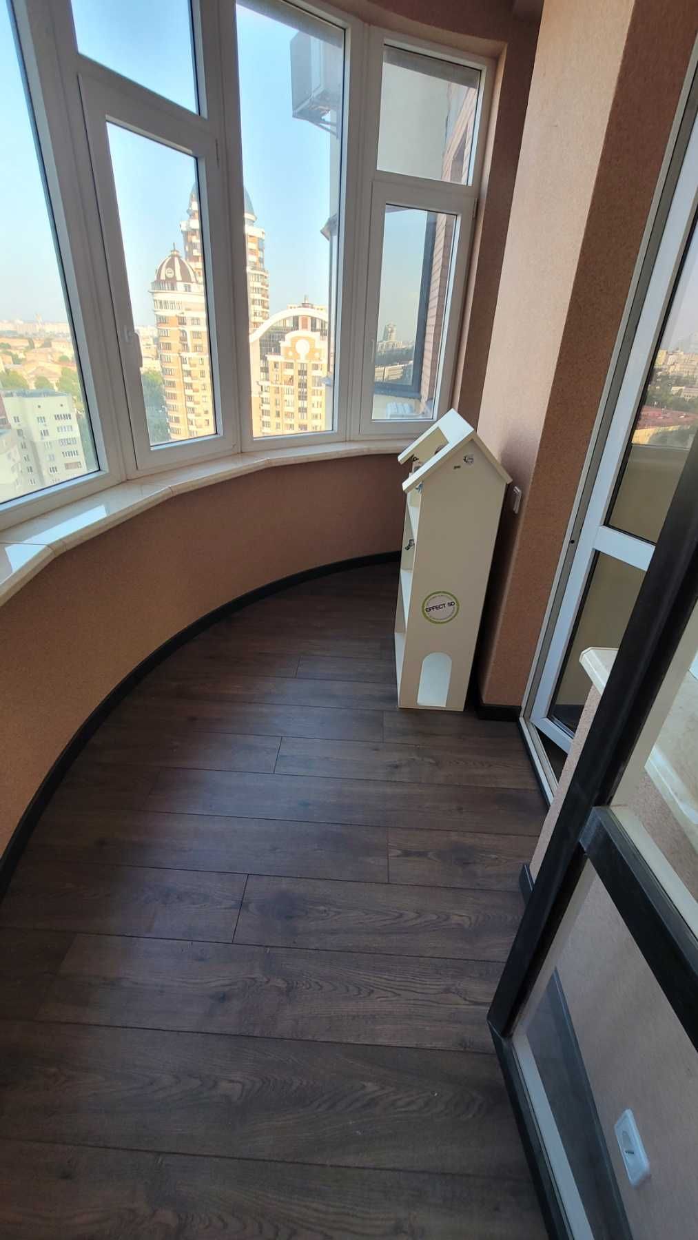 Сдам 4-х комнатную  бул. Леси  Украинки 7а  . Печерск центр  180 м кв.