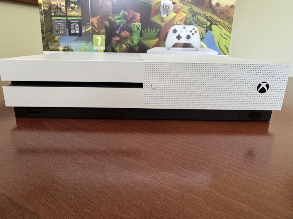 Xbox one s 1tb + pad