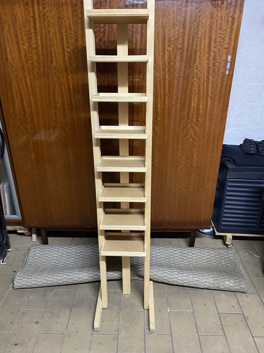 Estante em bom estado