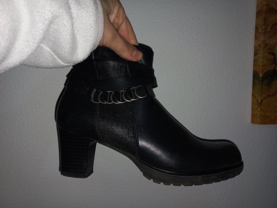 Botins pretos t38