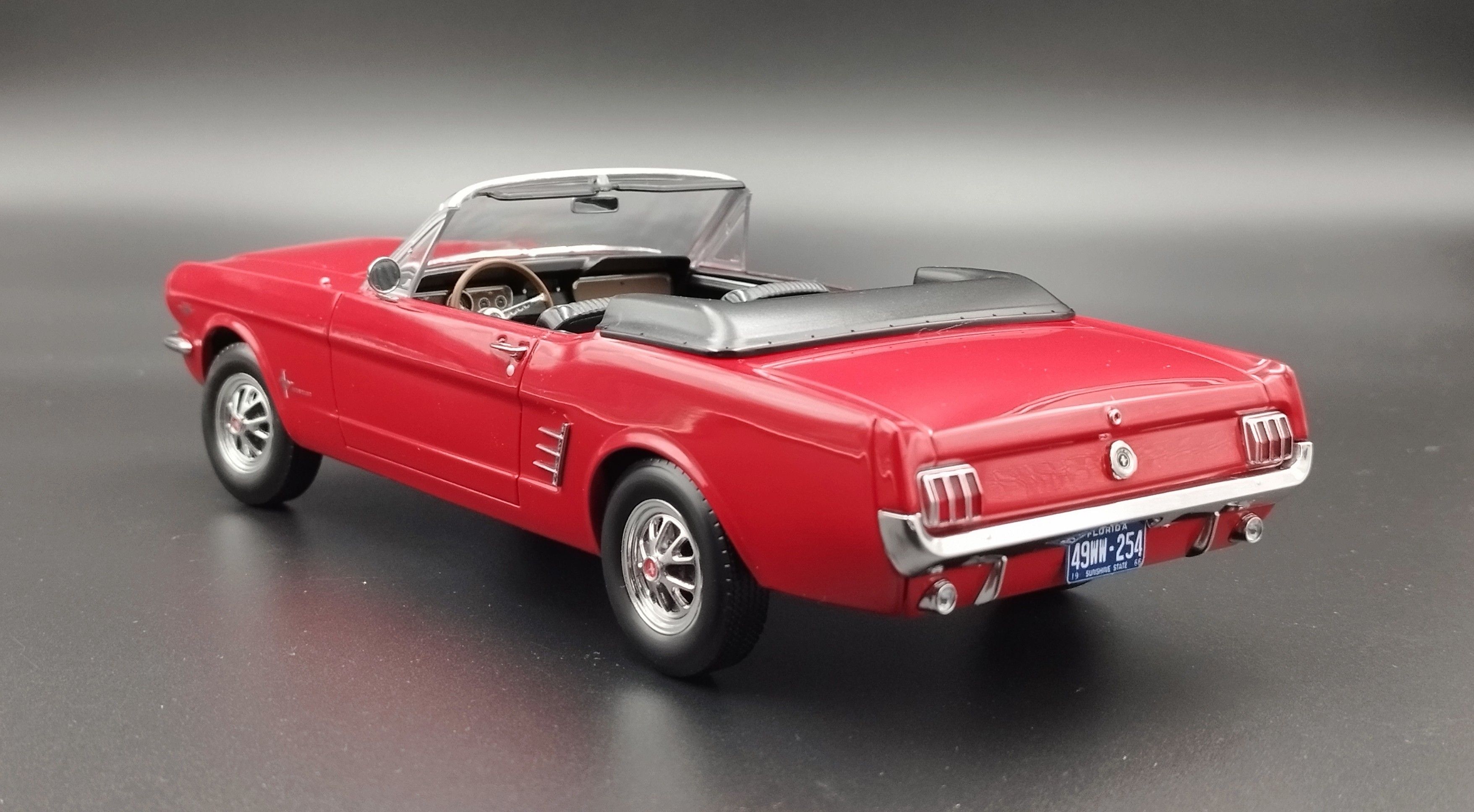 1:18 Norerv 1965 Ford Mustang Convertible red model nowy