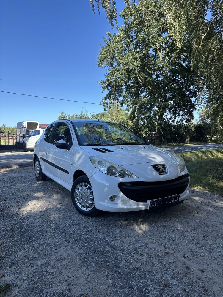 Peugot 206 Plus • 1.4 Benzyna ( 75 koni ) • 2010 Rok • 144 Tyś Km