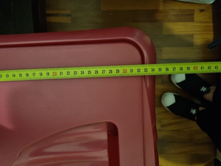 Cesto rosa de plástico alto