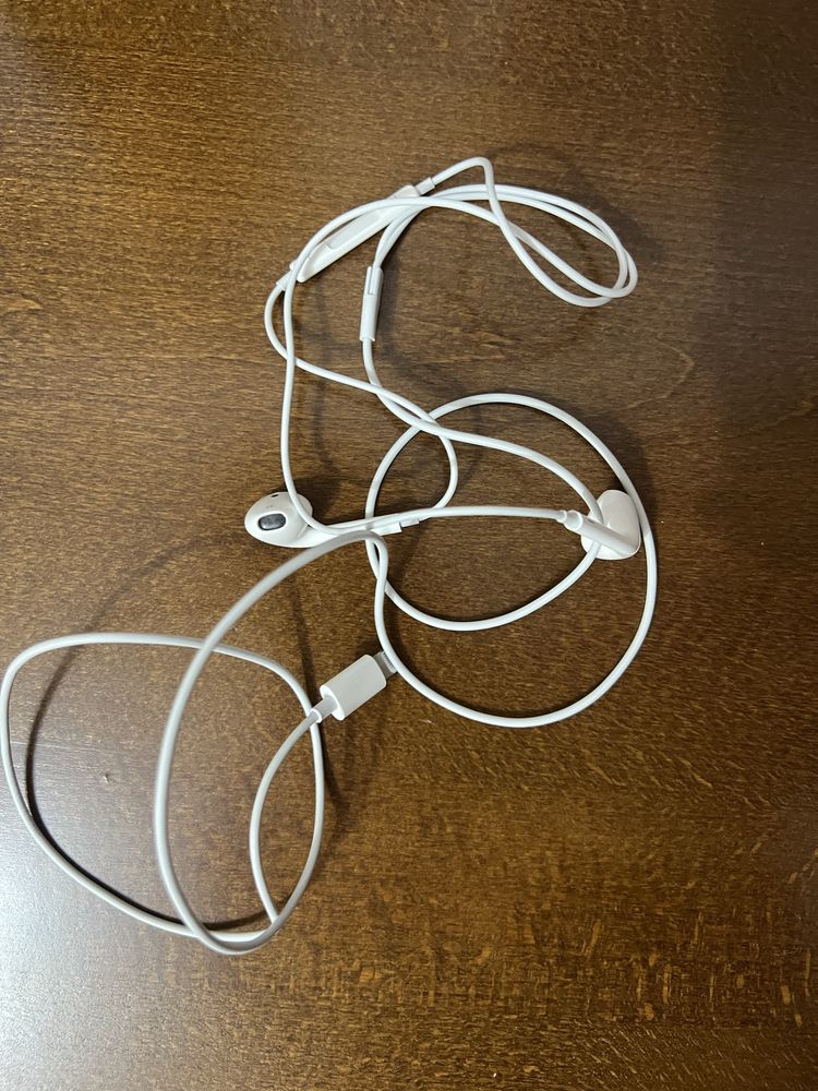 Навушники EarPods Lightning Connector