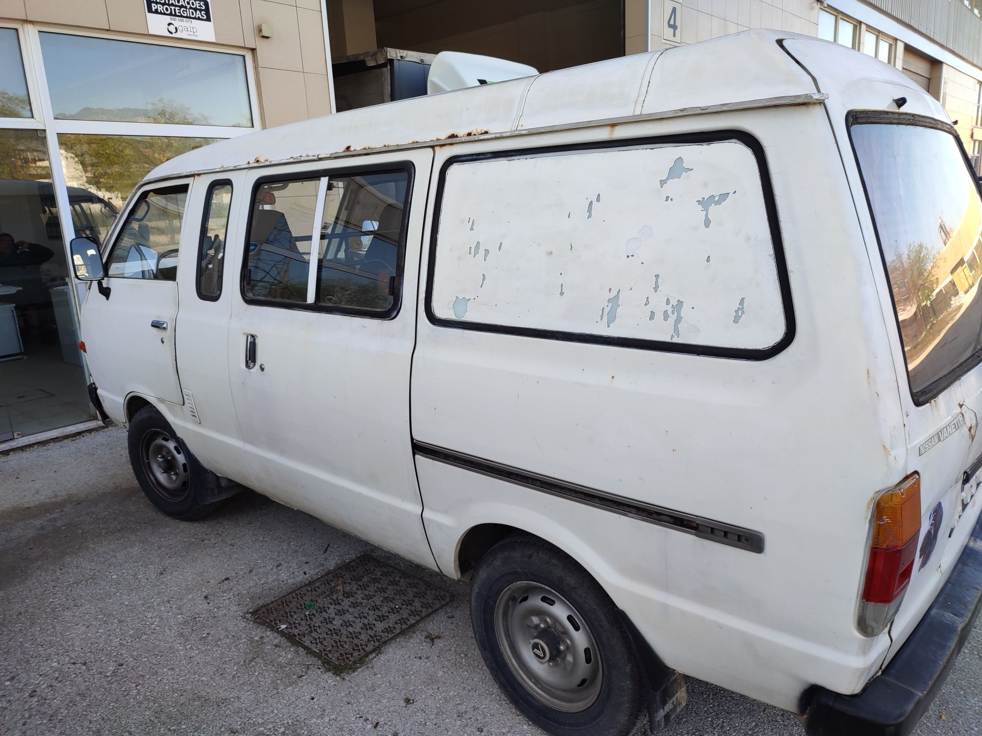 Vendo/troco Nissan VANETTE