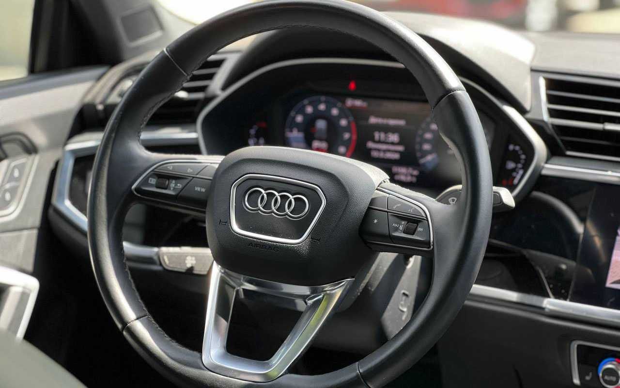 Audi Q3 2021 року