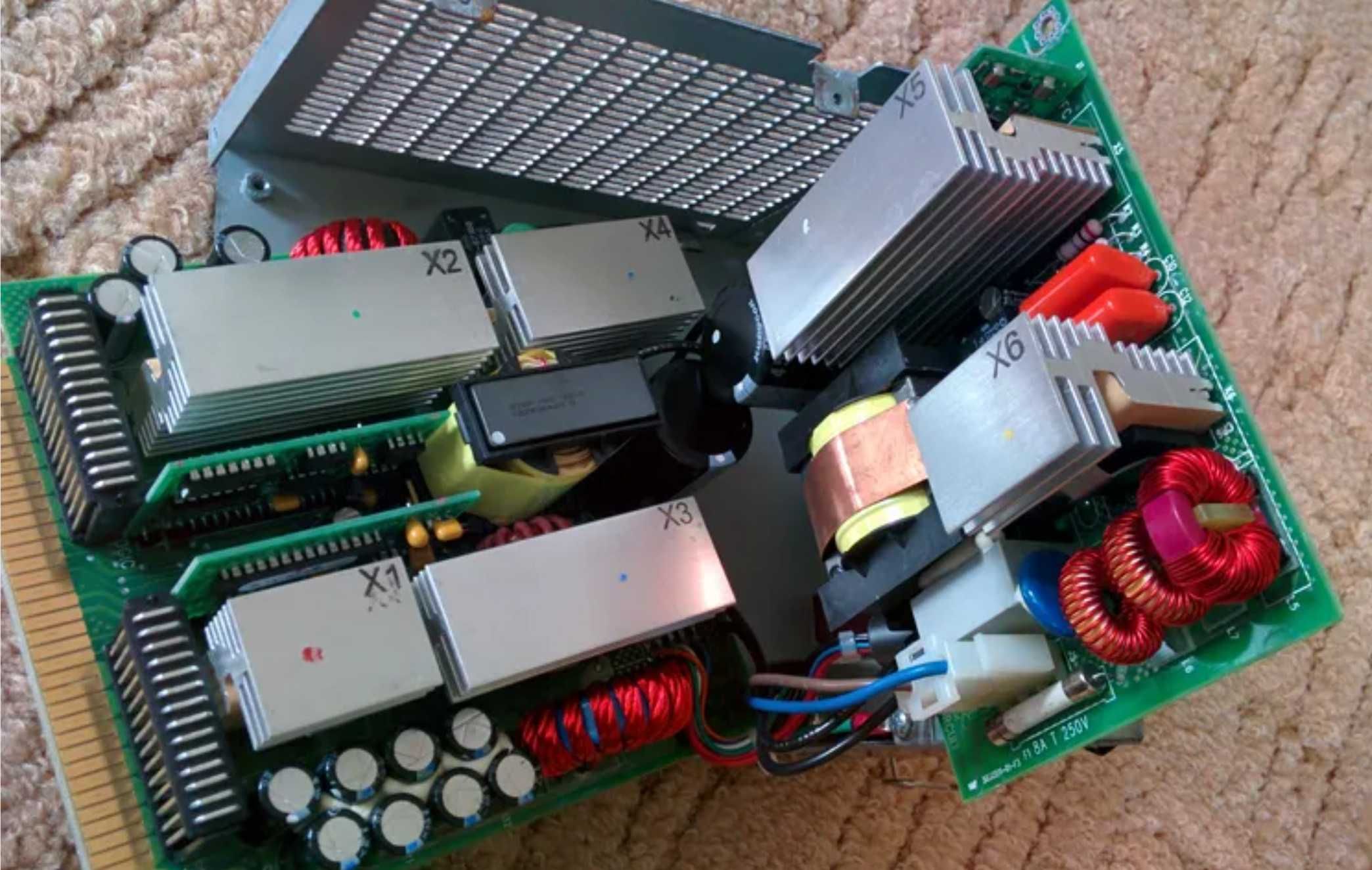 Серверні блоки живлення +12-13.6V 40А + 5V 30А  "Delta Electronics".